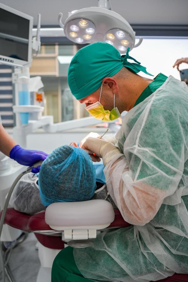 Clinică modernă pentru tratamente precise