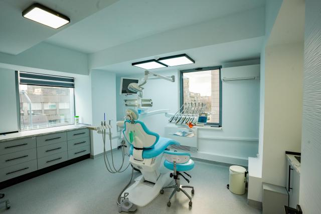 Clinică modernă pentru tratamente precise